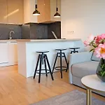 Royal Patronus Mennica - Business District *