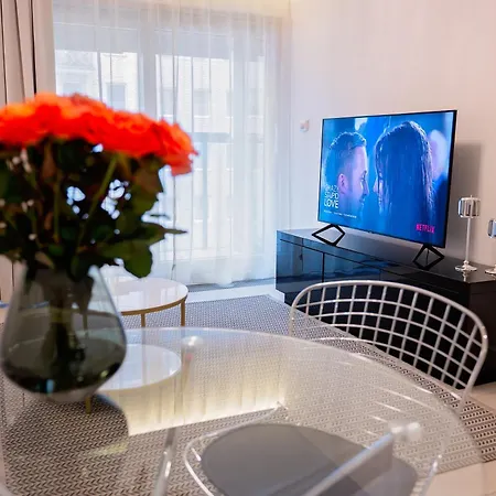 Royal Patronus Mennica - Business District Apartman Varsó