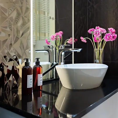 Royal Patronus Mennica - Business District Apartman *